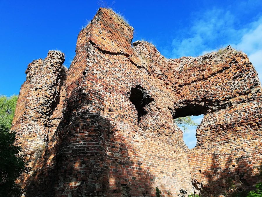 Z艂otoria Castle image