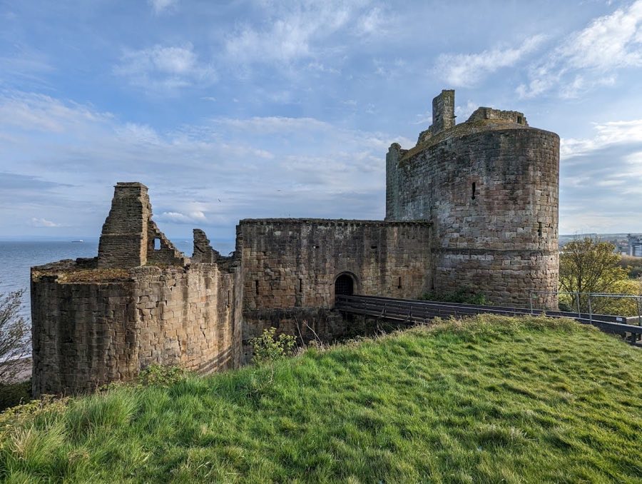 Ravenscraig Castle image