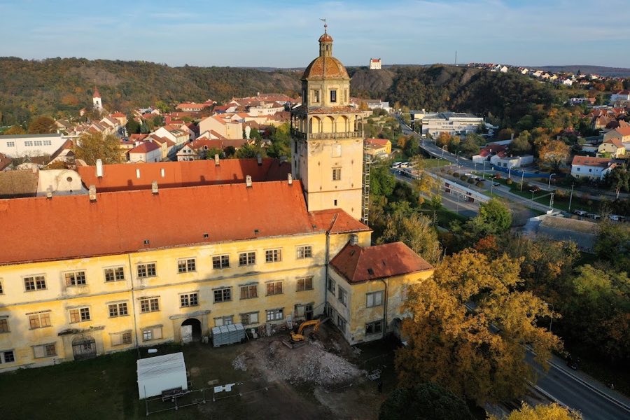 Moravský Krumlov Castle image