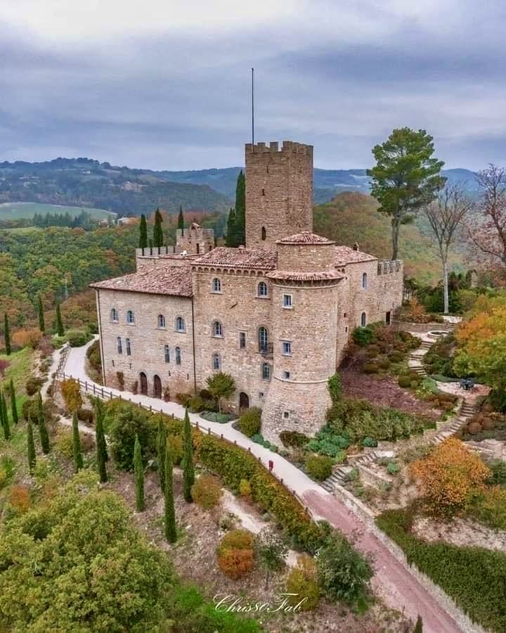 Carbonana Castle image