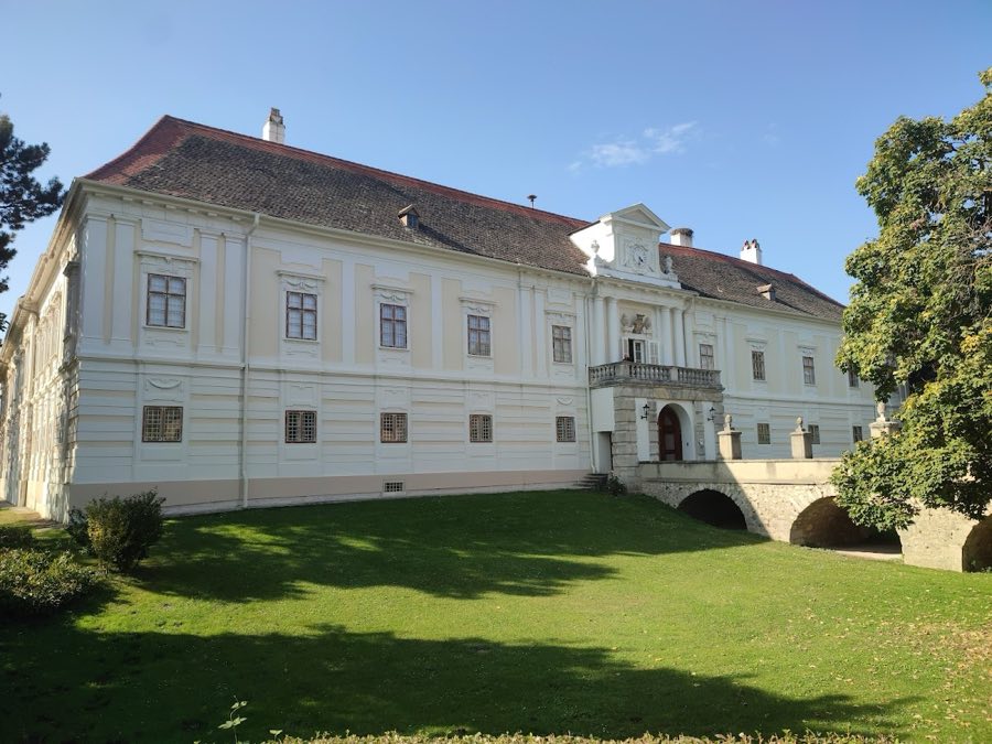 Schloss Rohrau image
