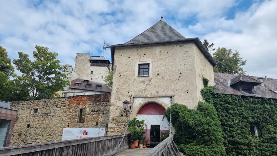 Burg Kreuzen image