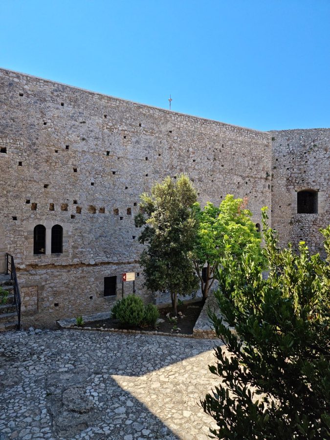 Chlemoutsi Castle image