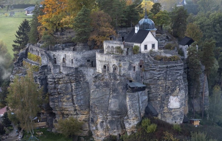 Sloup Castle image