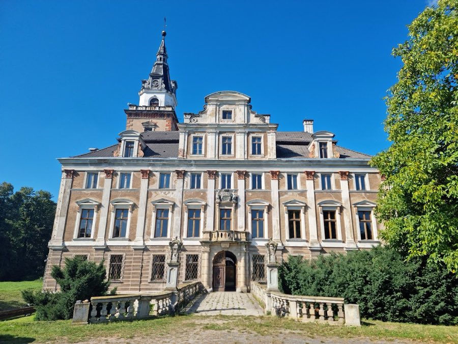 Roztoka Palace image
