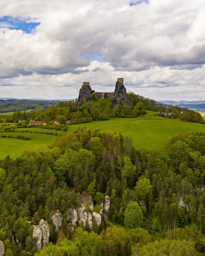 Trosky Castle image