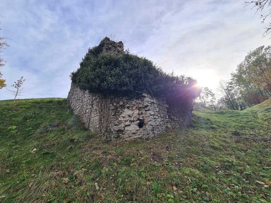 Tetín Castle image