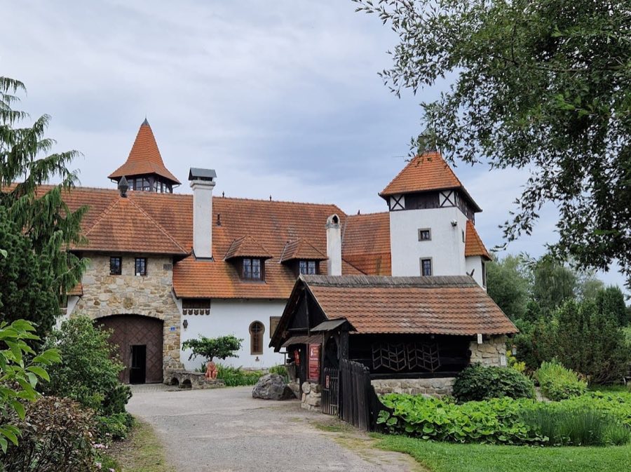 Červený Újezd Castle image