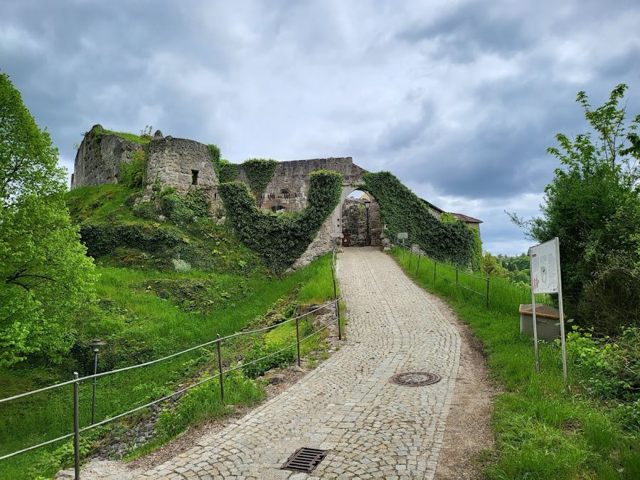 Burg Laaber image