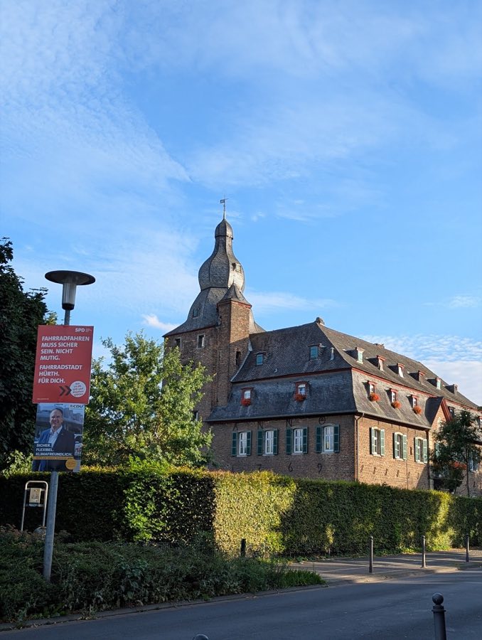 Burg Efferen image