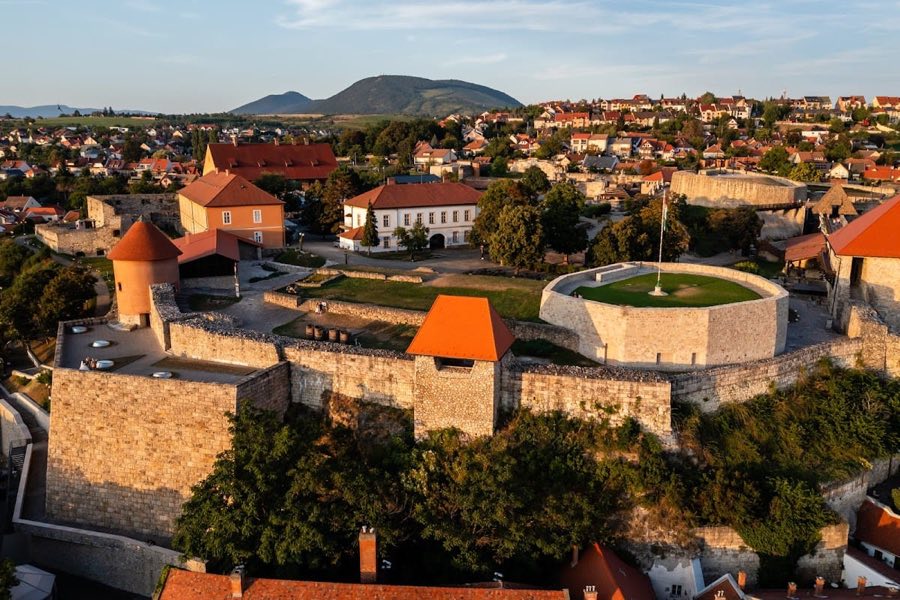 Castle of Eger image