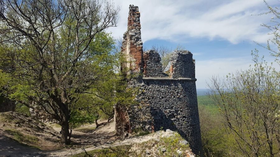 PajĆĄtĂșn Castle image