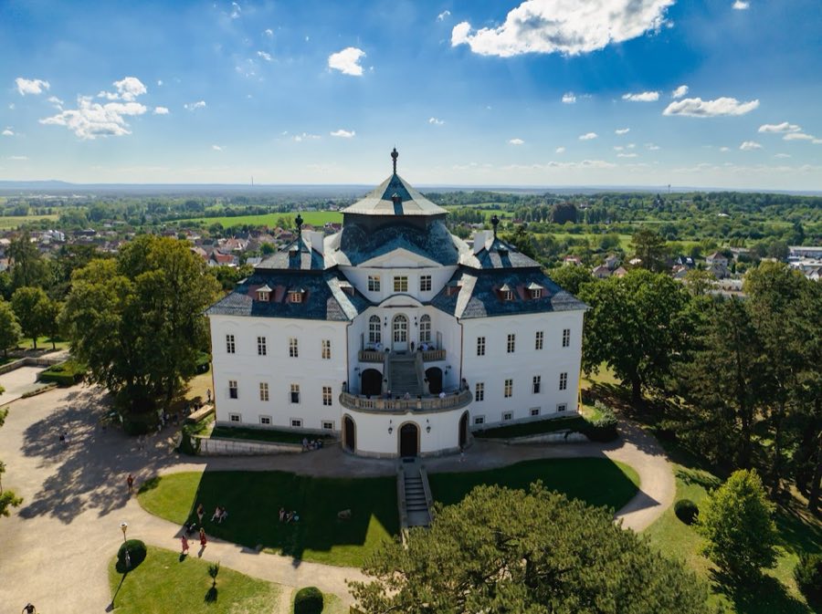 Karlova Koruna Chateau image