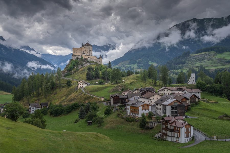 Tarasp Castle image