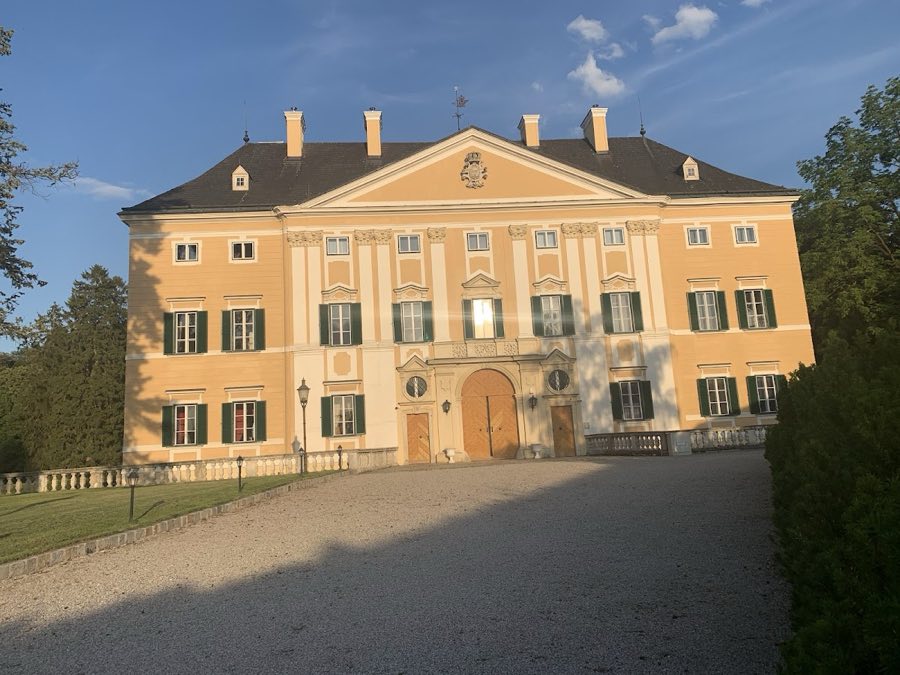 Schloss Frohsdorf image