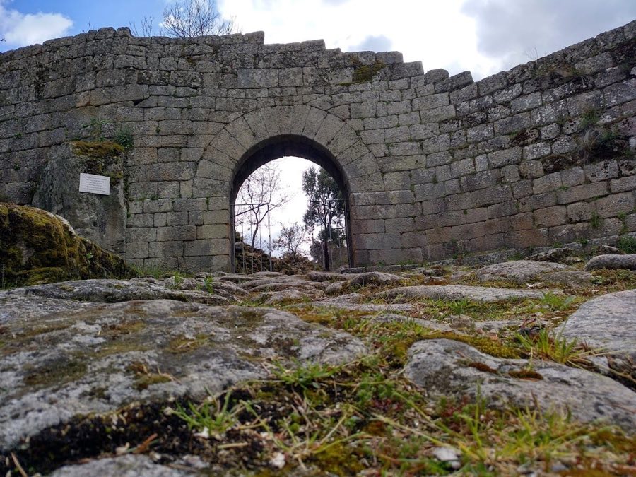 Castle of Carrazeda image
