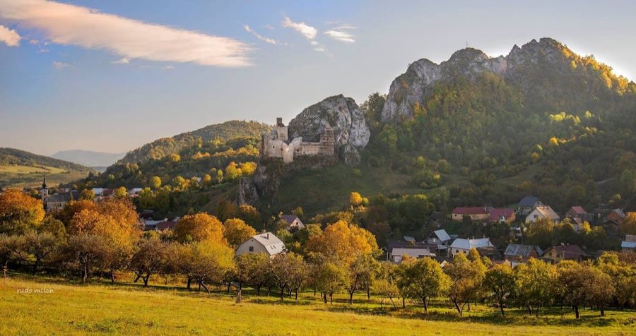 Lednica Castle image