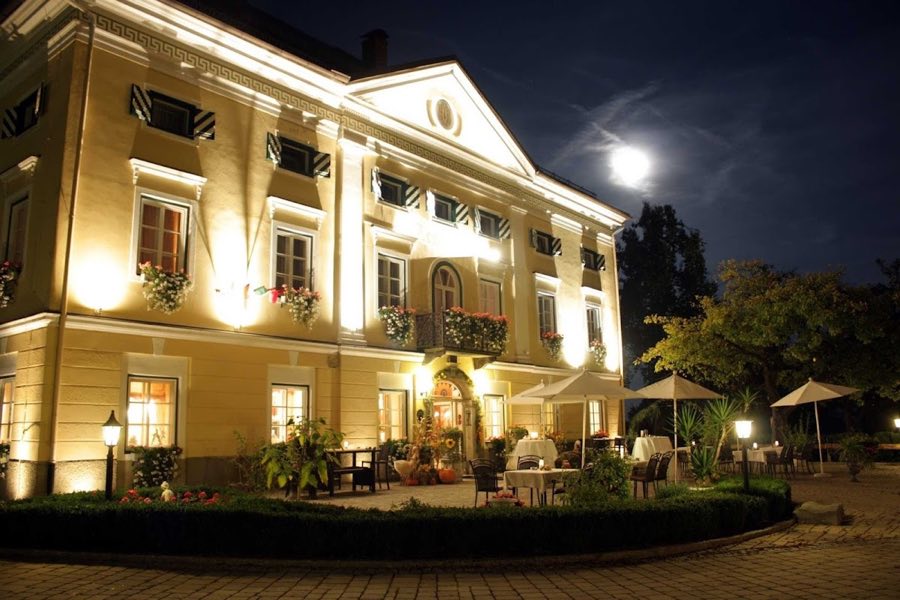 Schloss Lerchenhof image