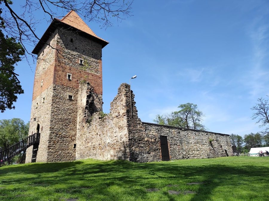 Chud贸w Castle image