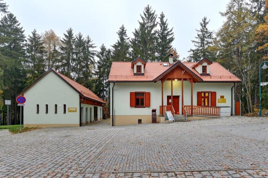 Radyně Castle image