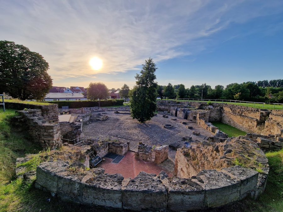 Schlossruine Herbsleben image