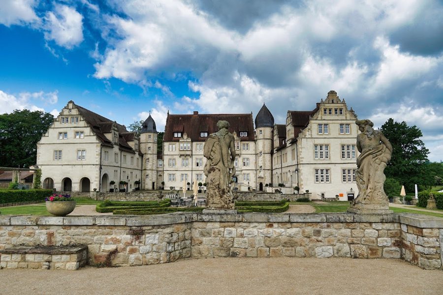 Schloss Schwöbber image