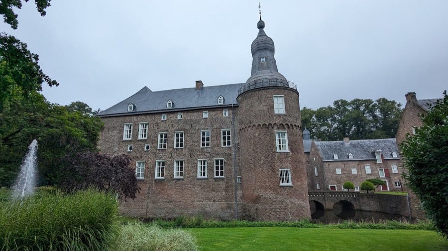 Well Castle image