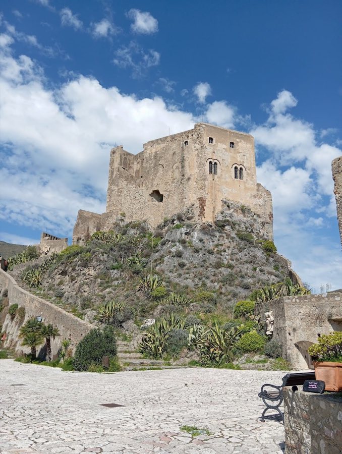 Castello Rufo Ruffo image