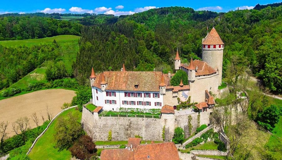 Lucens Castle image