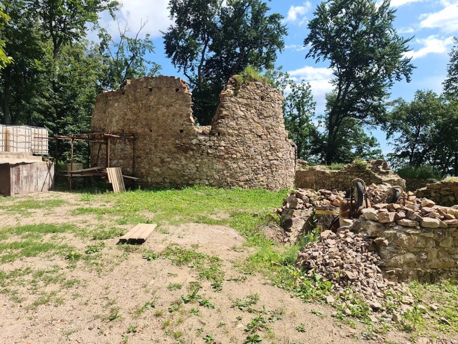 Obišovský hrad image