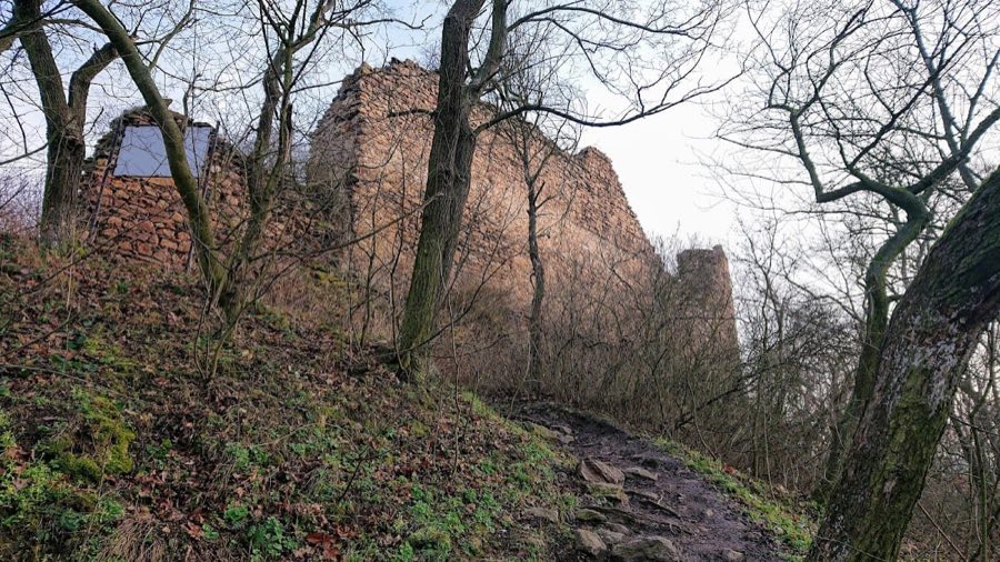 Oparno Castle image