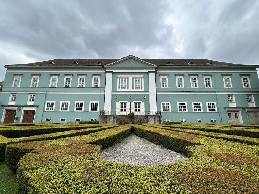 Zámek Dačice image