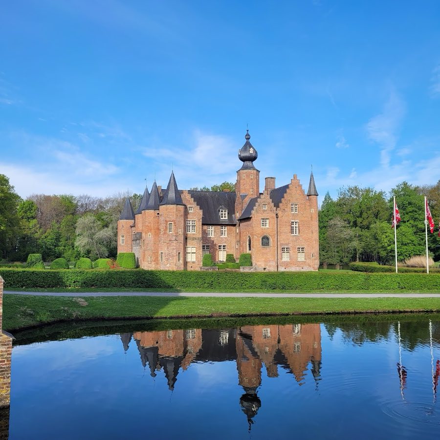 Rumbeke Castle image