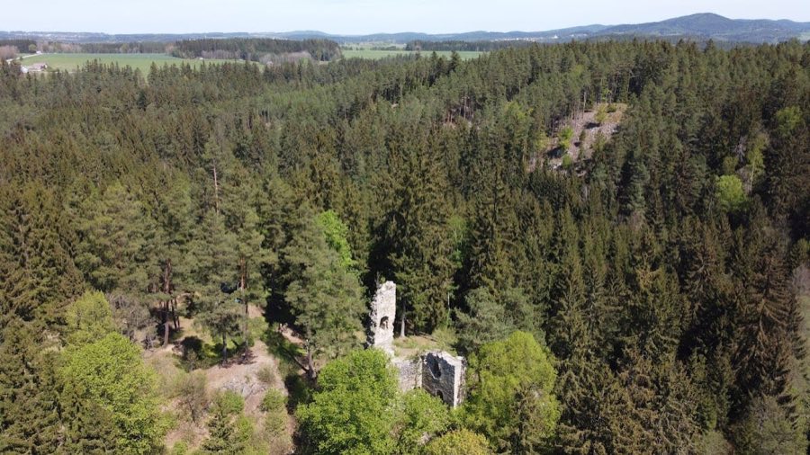 Louzek Castle image