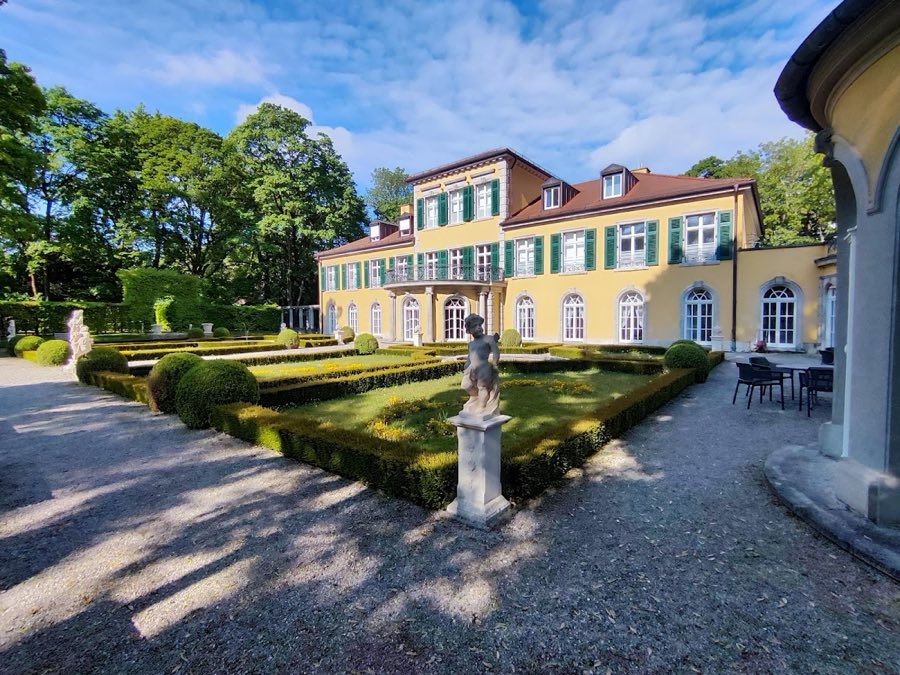 Castle Suresnes, Munich image