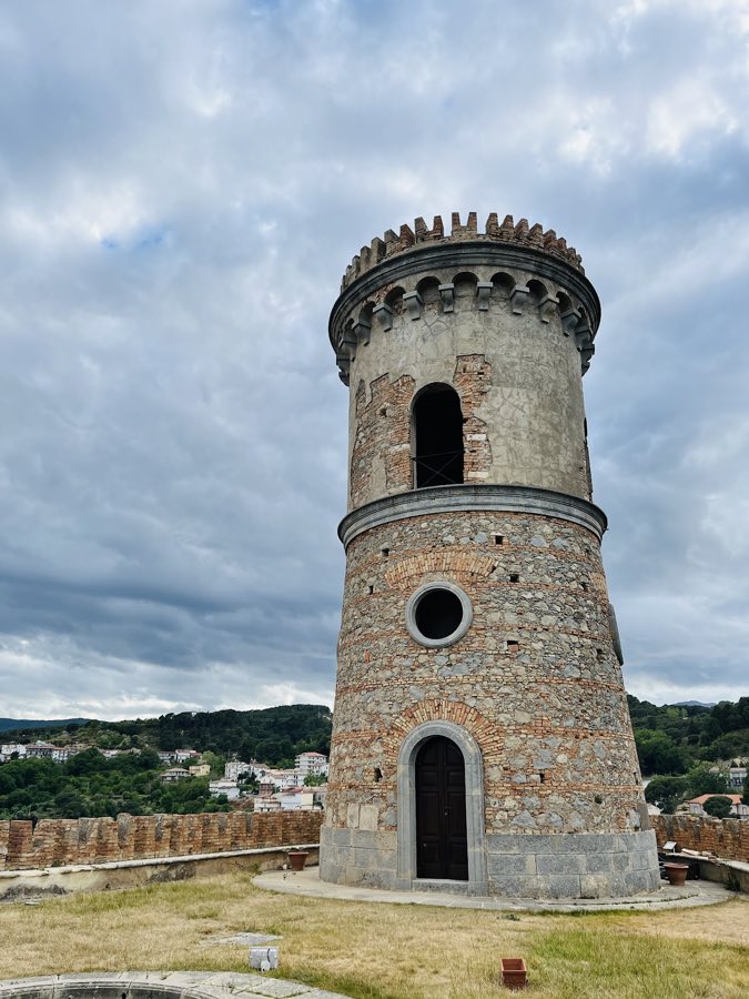 Caccuri Castle image