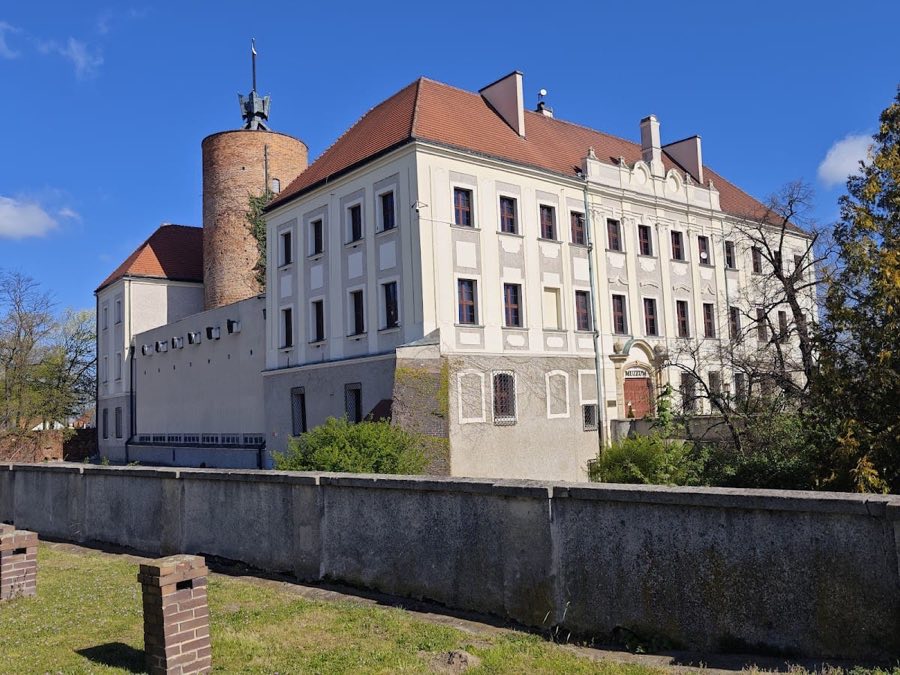 Castle of the Dukes of G艂og贸w image