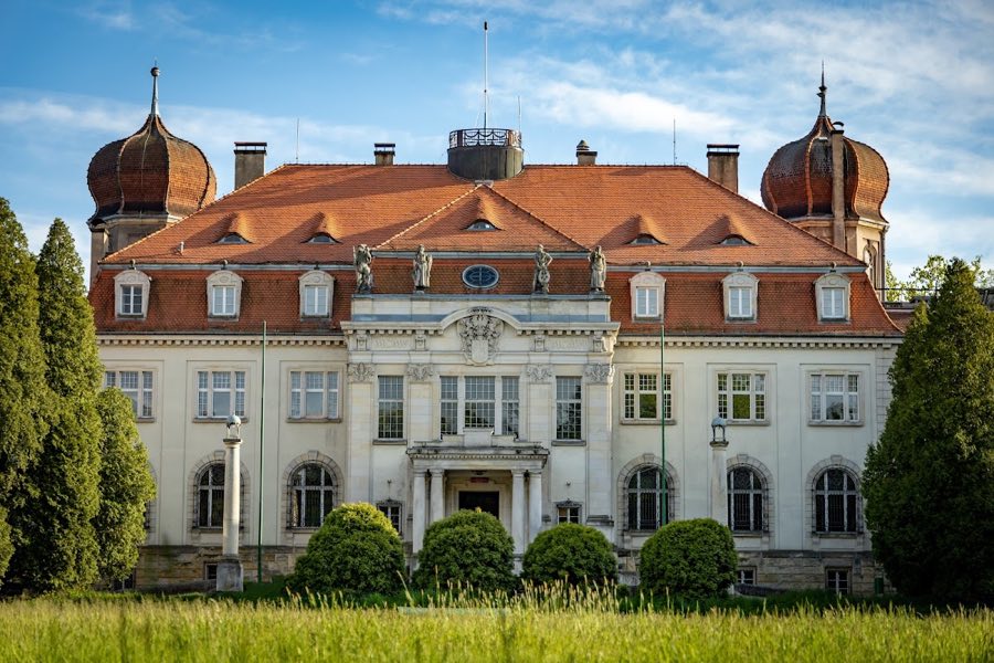 Brynek Palace image