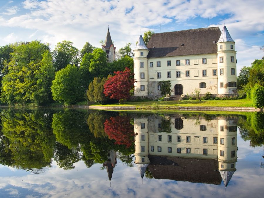 Schloss Hagenau image