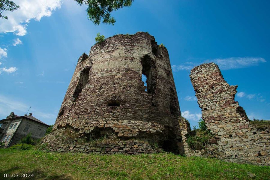 Buchach Castle image
