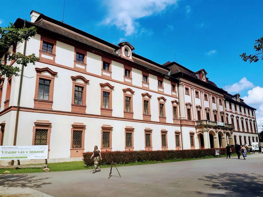 Lovecký zámek Ohrada image