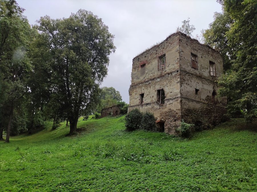 D膮br贸wka Starze艅ska Castle image