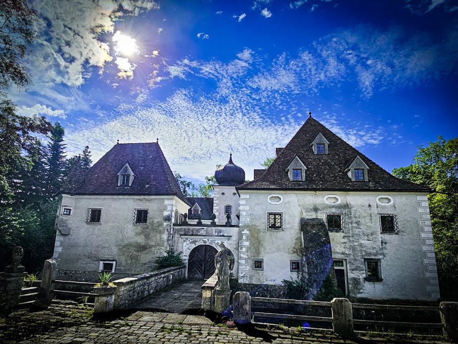 Wasserschloss Hueb image