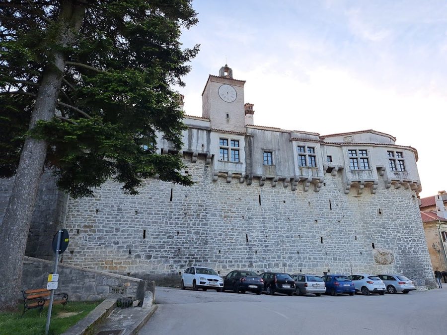 Pazin Castle image