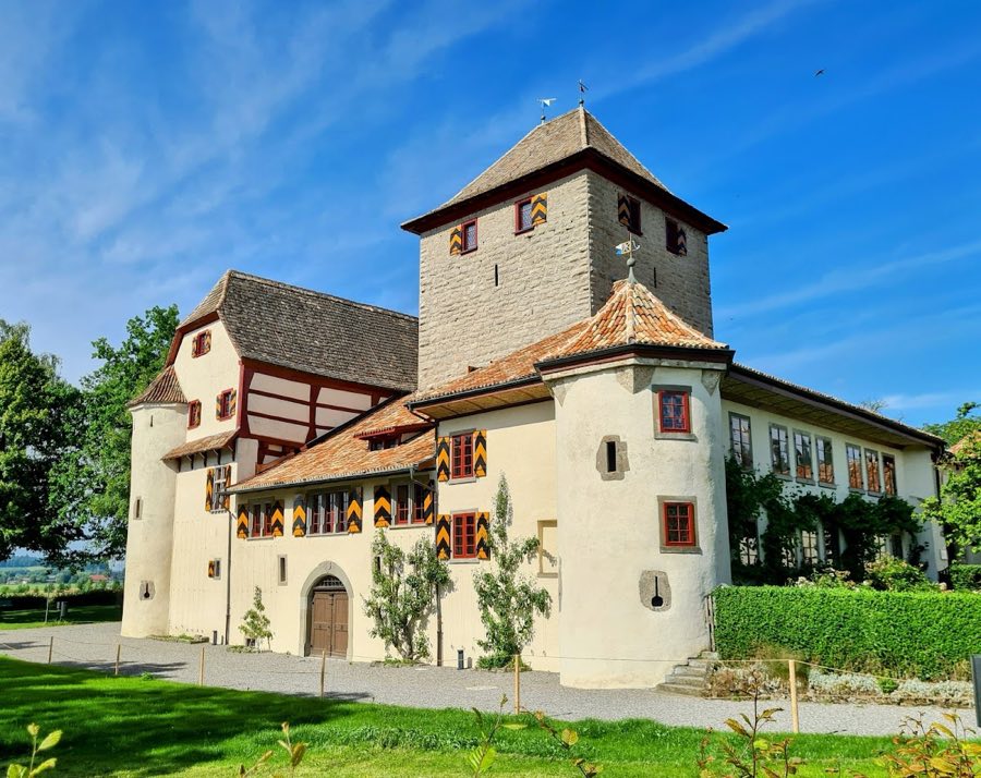 Hegi Castle image
