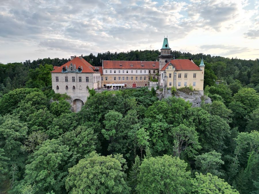 Hrubá Skála Castle image