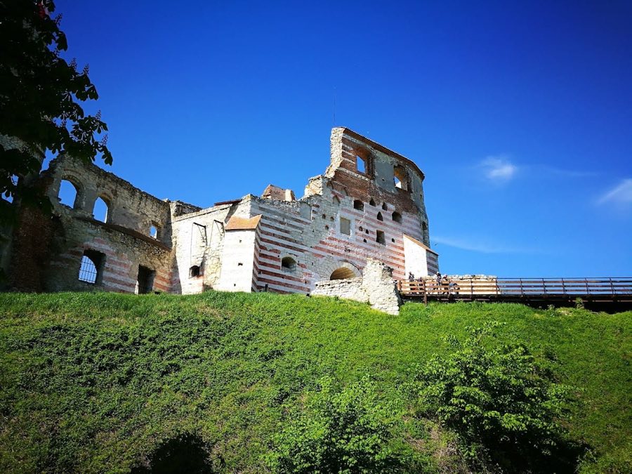 Janowiec Castle image