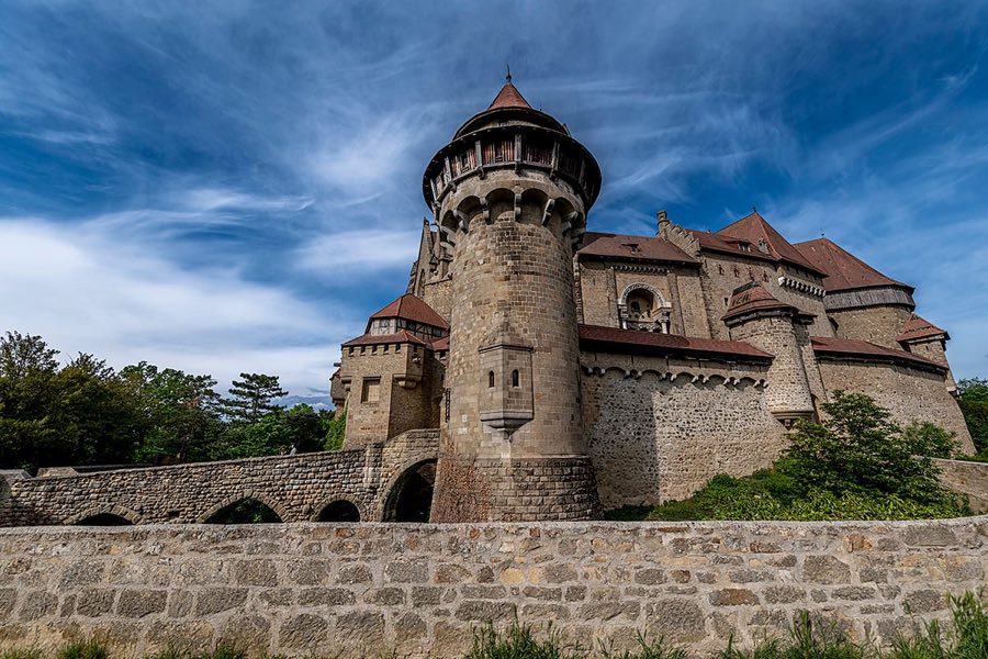 Burg Kreuzenstein image