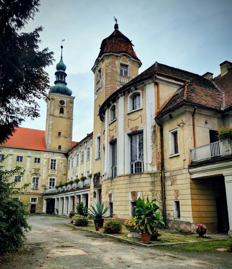Ole艣nica Ma艂a Palace image