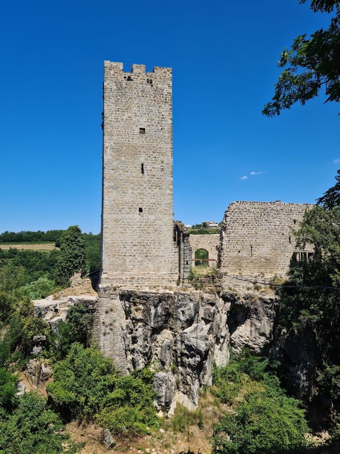 Momjan Castle image